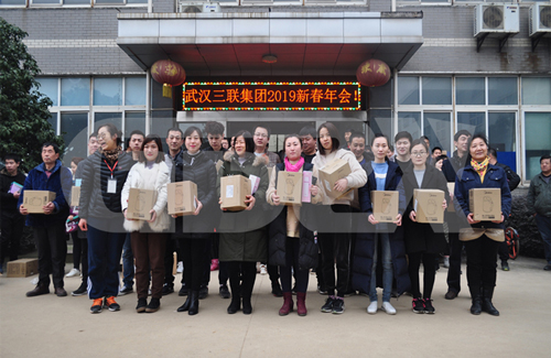 國電中星運(yùn)動(dòng)會(huì)領(lǐng)獎(jiǎng)儀式.jpg 國電中星運(yùn)動(dòng)會(huì)領(lǐng)獎(jiǎng)儀式.jpg